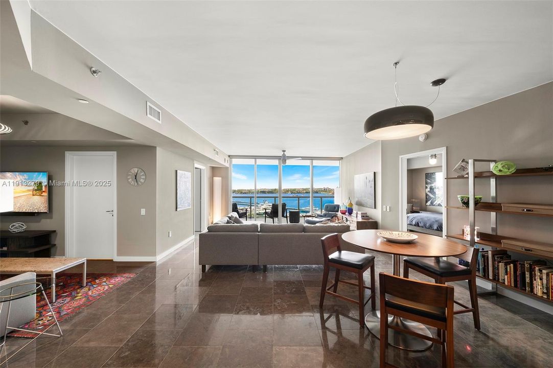 En Venta: $2,425,000 (2 camas, 2 baños, 1750 Pies cuadrados)