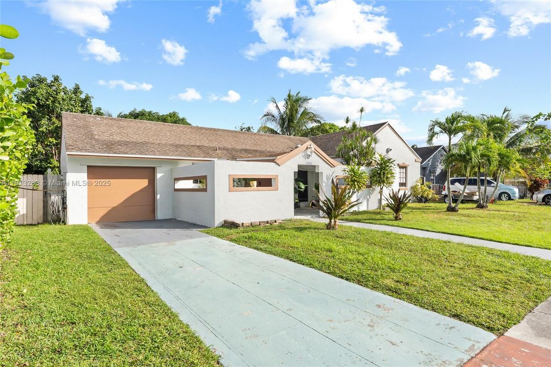 For Sale: $580,000 (3 beds, 2 baths, 1630 Square Feet)