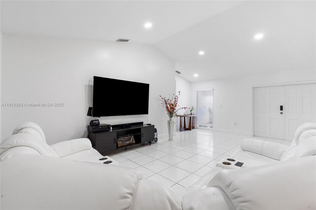 For Sale: $580,000 (3 beds, 2 baths, 1630 Square Feet)