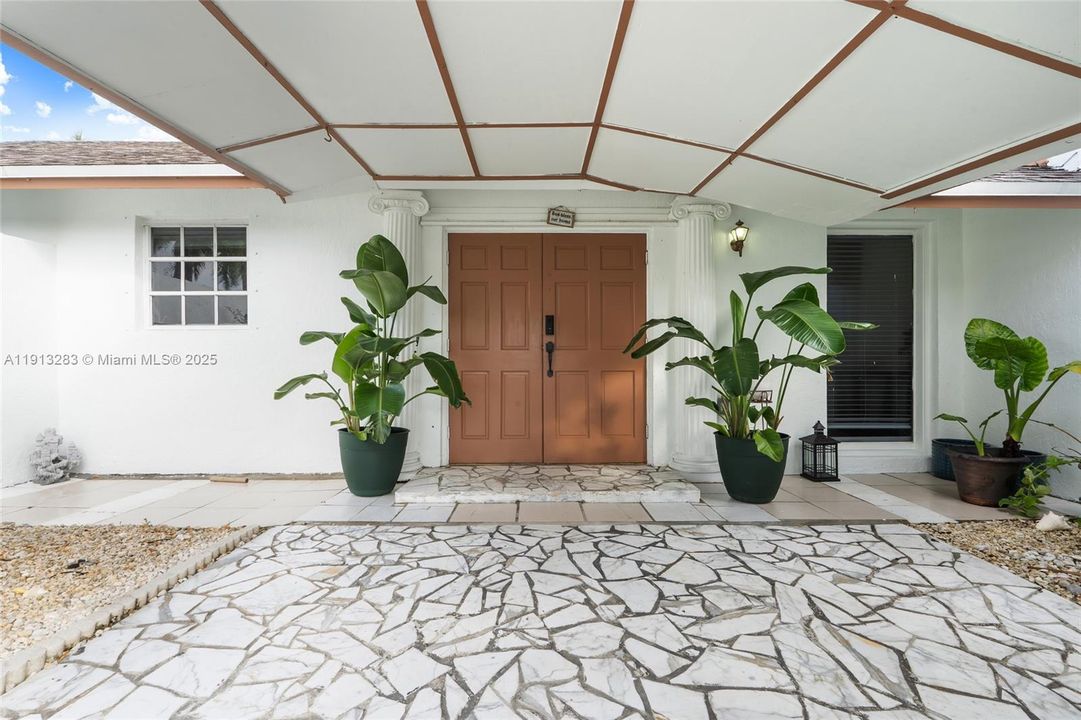 For Sale: $580,000 (3 beds, 2 baths, 1630 Square Feet)