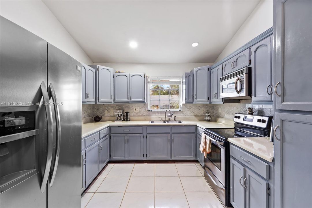 For Sale: $580,000 (3 beds, 2 baths, 1630 Square Feet)