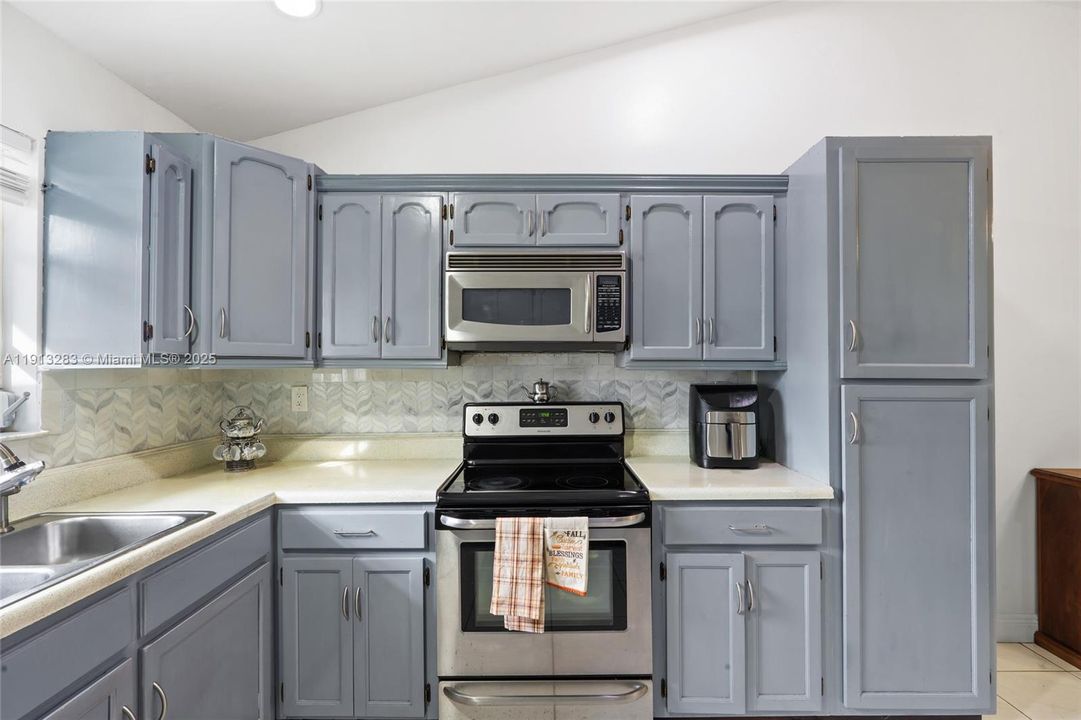 For Sale: $580,000 (3 beds, 2 baths, 1630 Square Feet)