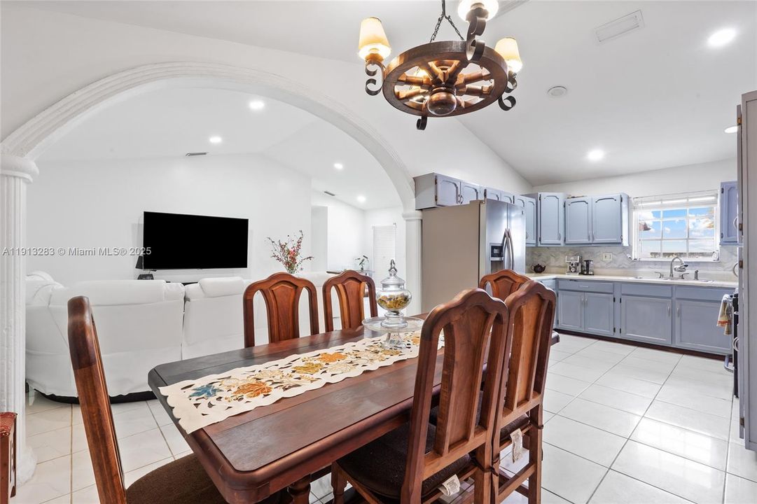 For Sale: $580,000 (3 beds, 2 baths, 1630 Square Feet)