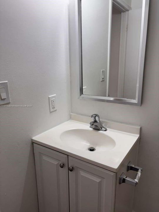 For Rent: $1,790 (2 beds, 1 baths, 850 Square Feet)