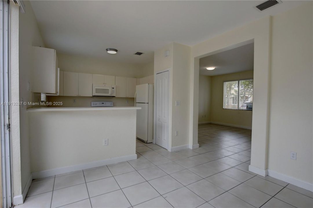 For Rent: $2,650 (2 beds, 2 baths, 1151 Square Feet)