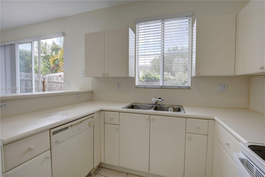 For Rent: $2,650 (2 beds, 2 baths, 1151 Square Feet)