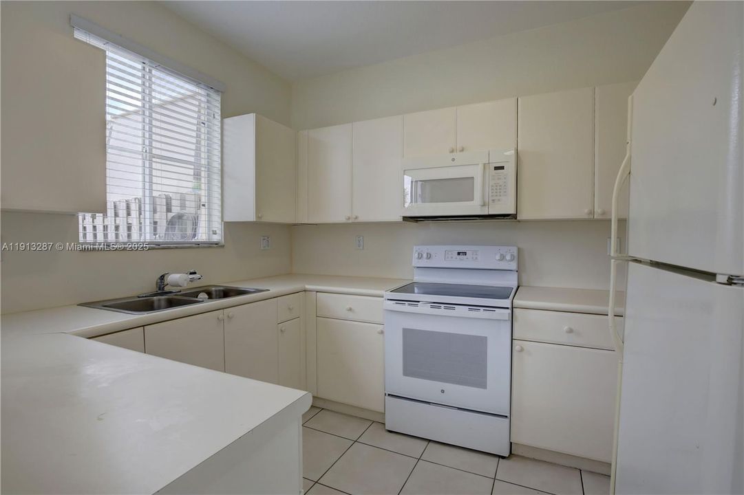 For Rent: $2,650 (2 beds, 2 baths, 1151 Square Feet)