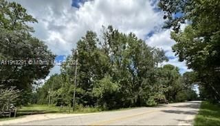 En Venta: $82,000 (3.00 acres)