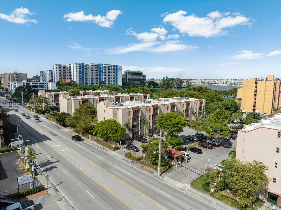 For Rent: $2,000 (2 beds, 2 baths, 782 Square Feet)