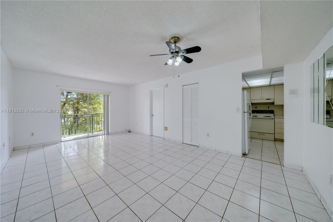 For Rent: $2,000 (2 beds, 2 baths, 782 Square Feet)