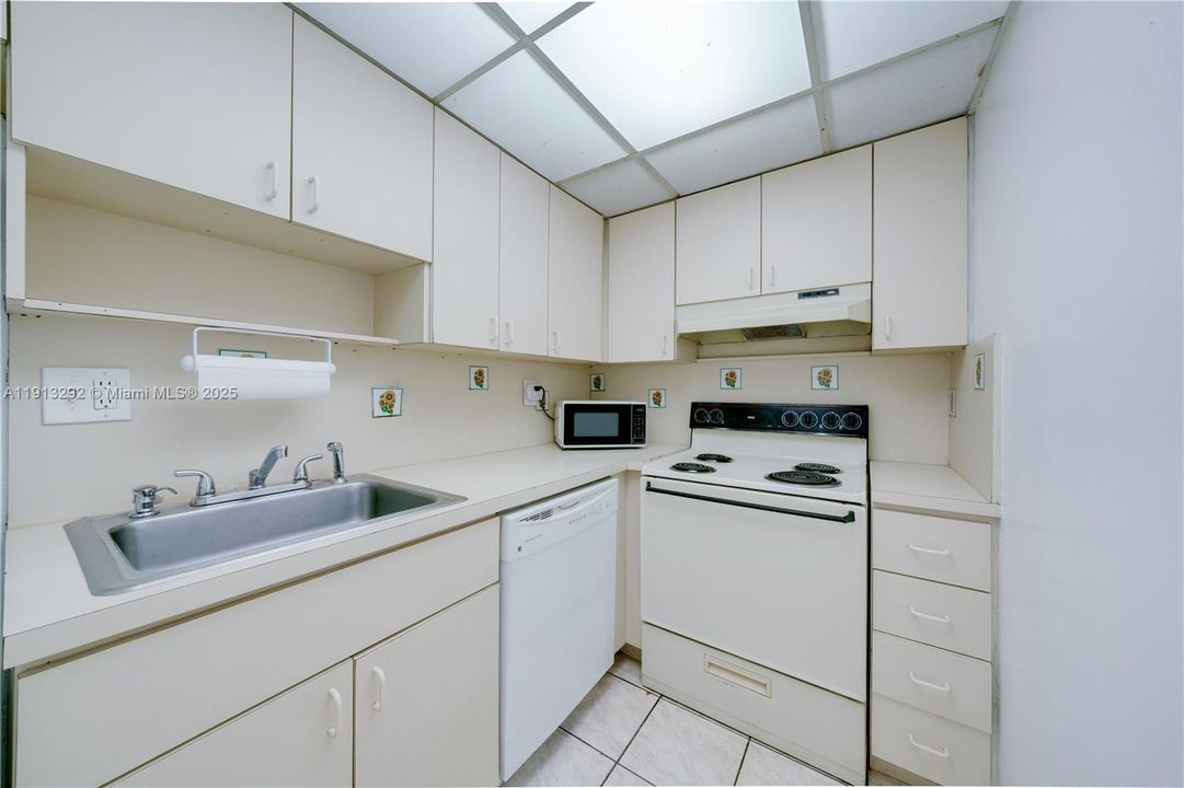 For Rent: $2,000 (2 beds, 2 baths, 782 Square Feet)