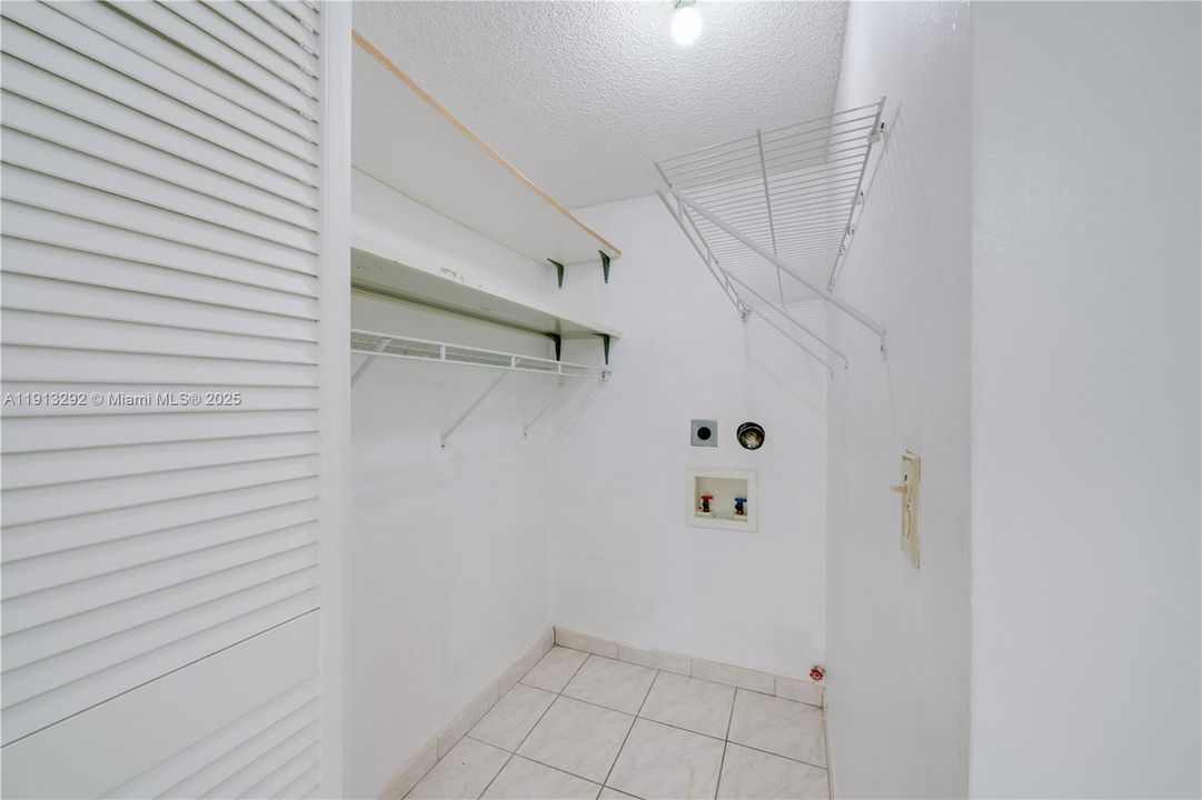 For Rent: $2,000 (2 beds, 2 baths, 782 Square Feet)