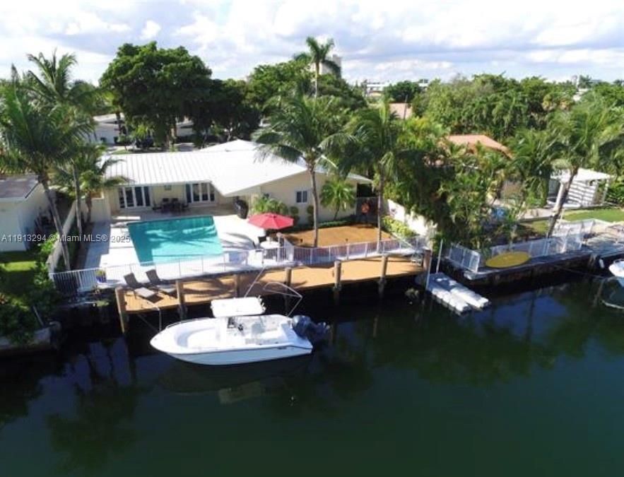 For Rent: $11,500 (4 beds, 3 baths, 2140 Square Feet)