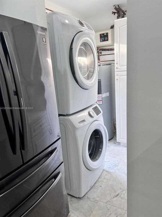 待售: $440,000 (2 贝兹, 1 浴室, 920 平方英尺)