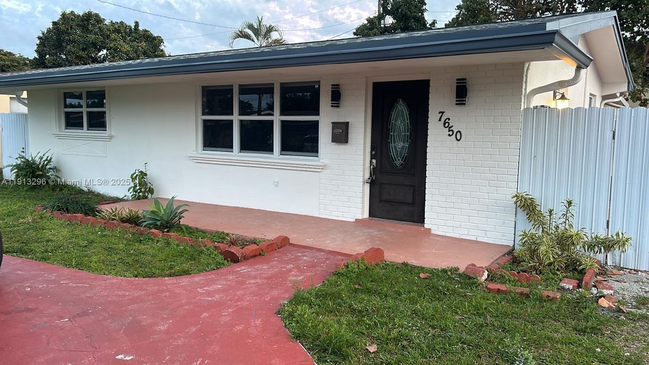 待售: $440,000 (2 贝兹, 1 浴室, 920 平方英尺)