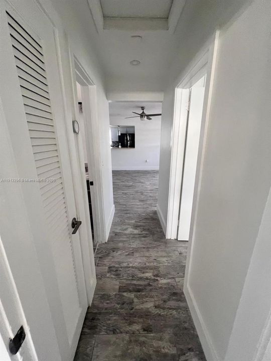 待售: $440,000 (2 贝兹, 1 浴室, 920 平方英尺)