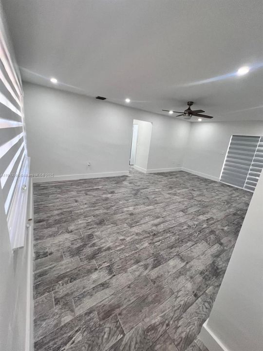 待售: $440,000 (2 贝兹, 1 浴室, 920 平方英尺)