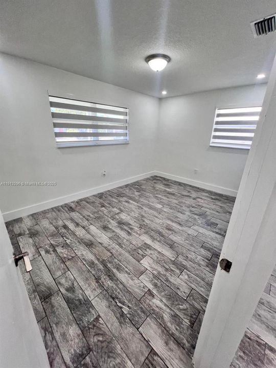 待售: $440,000 (2 贝兹, 1 浴室, 920 平方英尺)