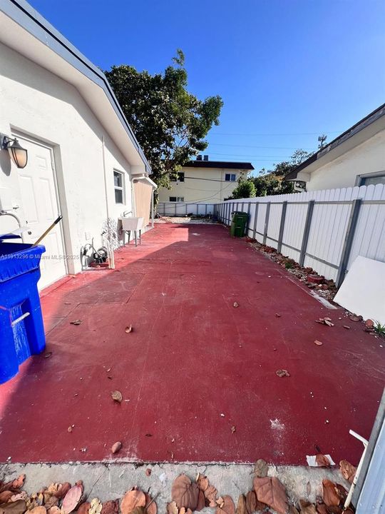 待售: $440,000 (2 贝兹, 1 浴室, 920 平方英尺)