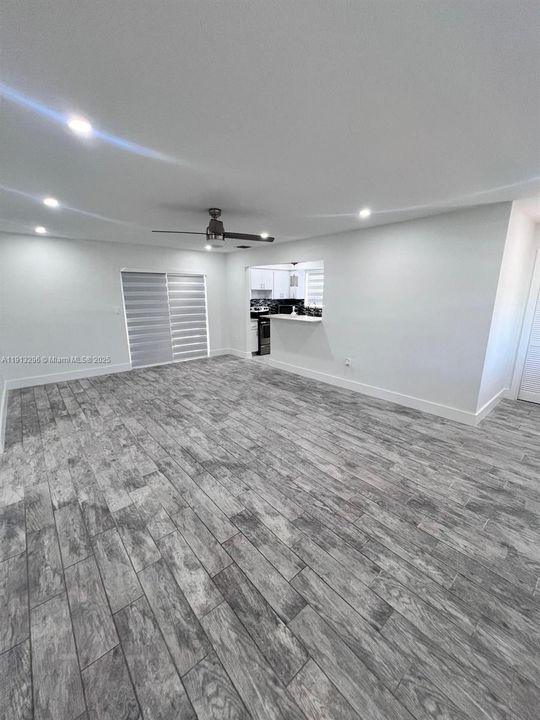 待售: $440,000 (2 贝兹, 1 浴室, 920 平方英尺)