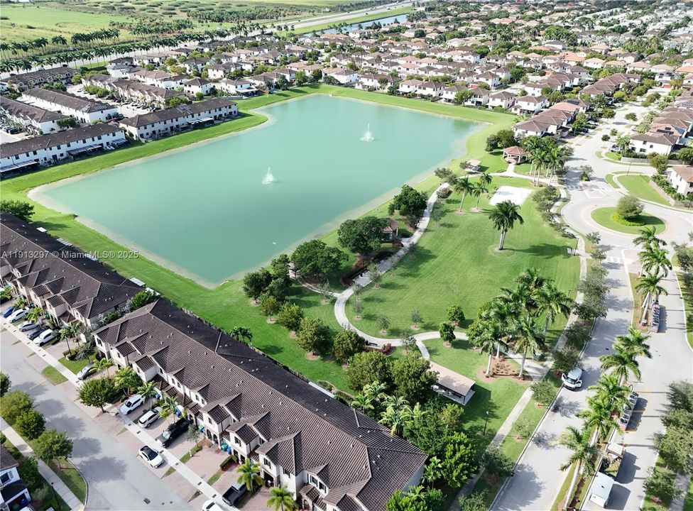 Activo con contrato: $2,800 (3 camas, 2 baños, 1524 Pies cuadrados)