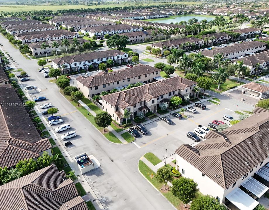 Activo con contrato: $2,800 (3 camas, 2 baños, 1524 Pies cuadrados)