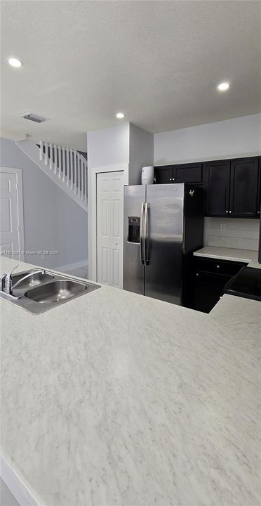 Activo con contrato: $2,800 (3 camas, 2 baños, 1524 Pies cuadrados)