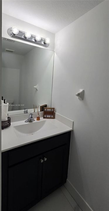 Activo con contrato: $2,800 (3 camas, 2 baños, 1524 Pies cuadrados)