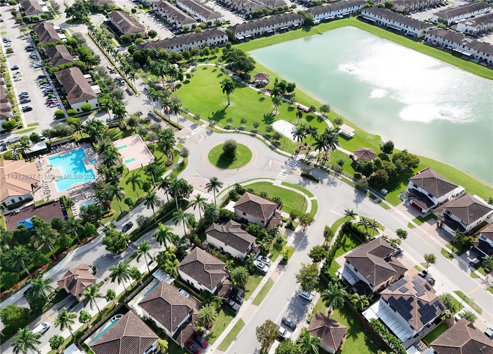 Activo con contrato: $2,800 (3 camas, 2 baños, 1524 Pies cuadrados)