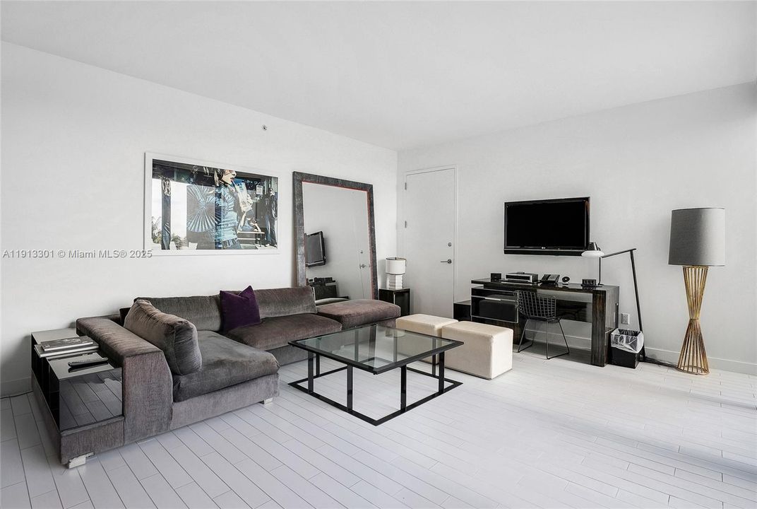 For Sale: $1,647,000 (1 beds, 1 baths, 933 Square Feet)