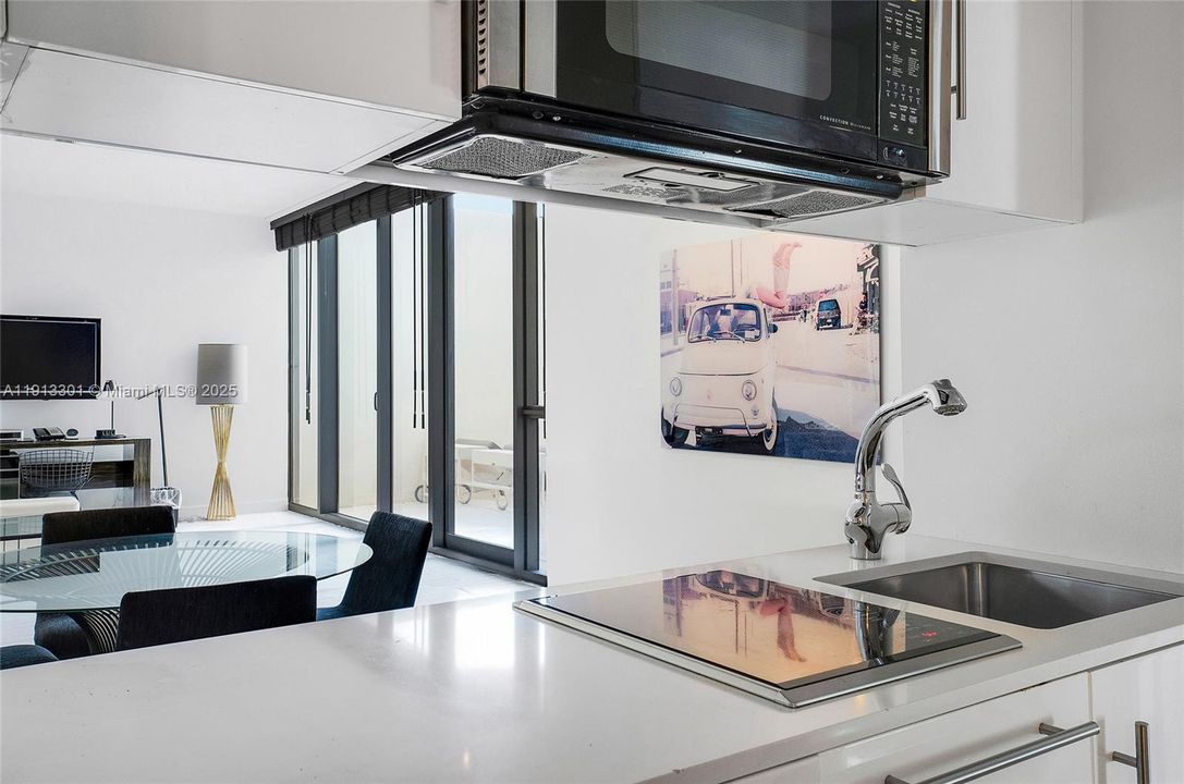 For Sale: $1,647,000 (1 beds, 1 baths, 933 Square Feet)