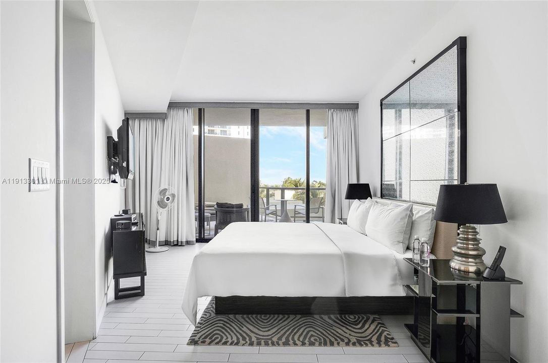 For Sale: $1,647,000 (1 beds, 1 baths, 933 Square Feet)