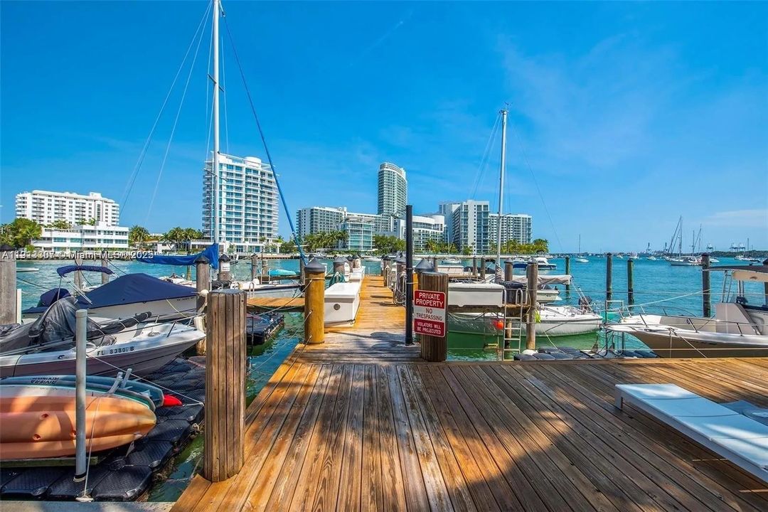 For Sale: $575,000 (1 beds, 1 baths, 856 Square Feet)