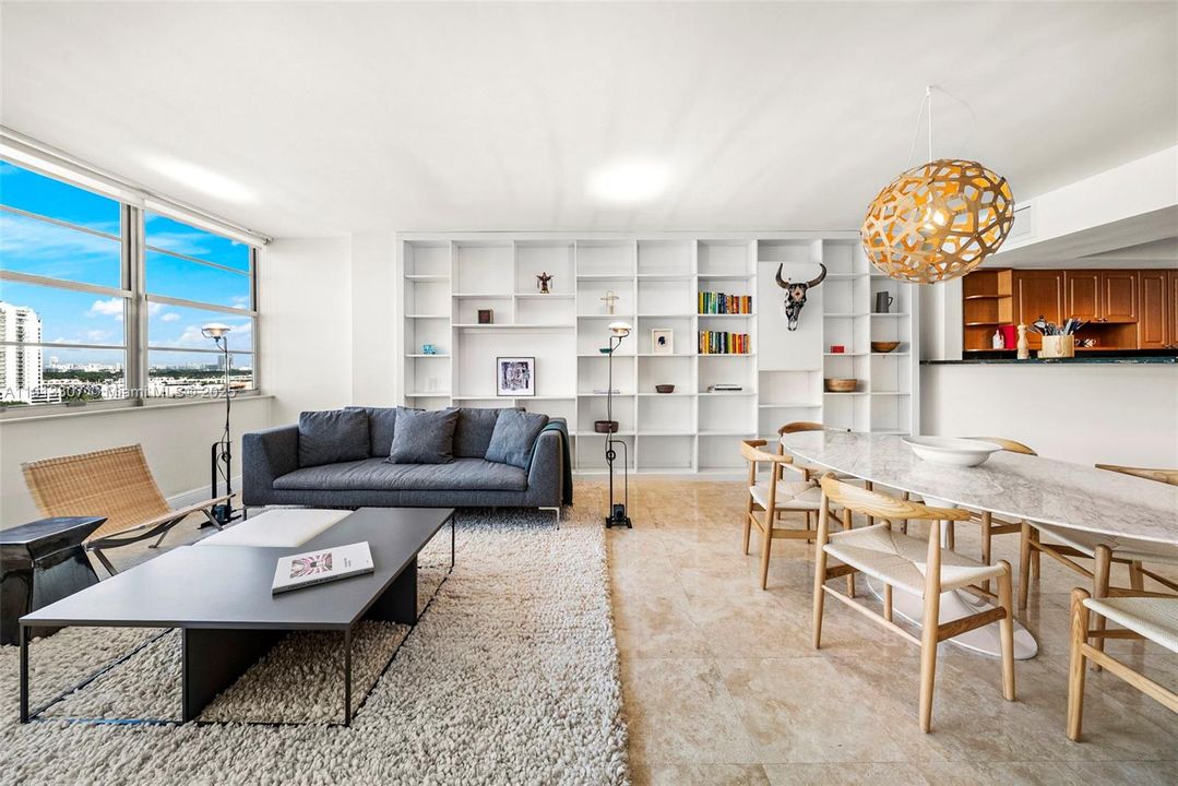 For Sale: $575,000 (1 beds, 1 baths, 856 Square Feet)