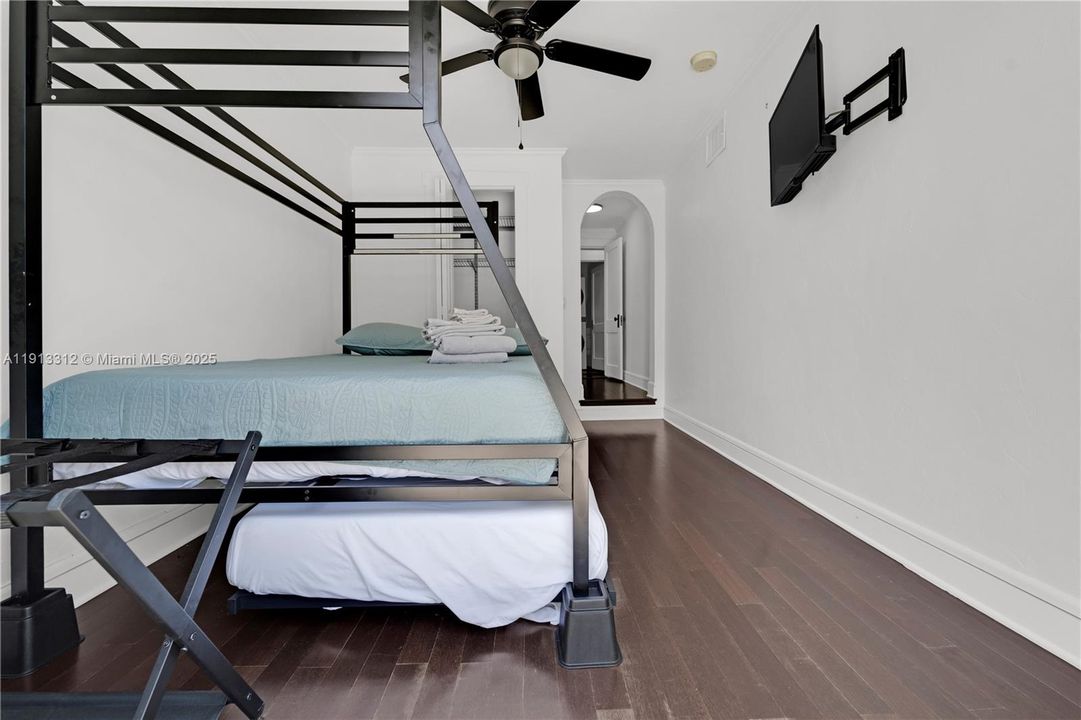 На продажу: $495,000 (3 спален, 2 ванн, 1052 Квадратных фут)