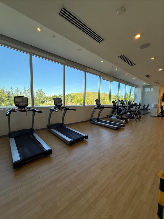 Под контрактом: $4,600 (4 спален, 3 ванн, 1812 Квадратных фут)