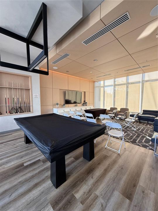 Под контрактом: $4,600 (4 спален, 3 ванн, 1812 Квадратных фут)