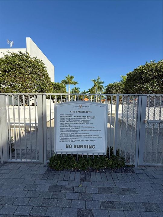 Под контрактом: $4,600 (4 спален, 3 ванн, 1812 Квадратных фут)