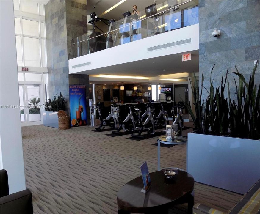 合同活跃: $8,000 (2 贝兹, 2 浴室, 1614 平方英尺)