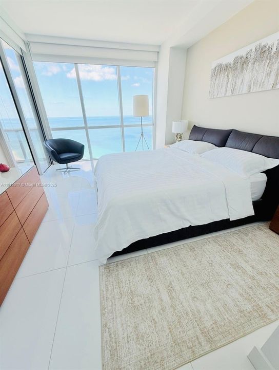 合同活跃: $8,000 (2 贝兹, 2 浴室, 1614 平方英尺)