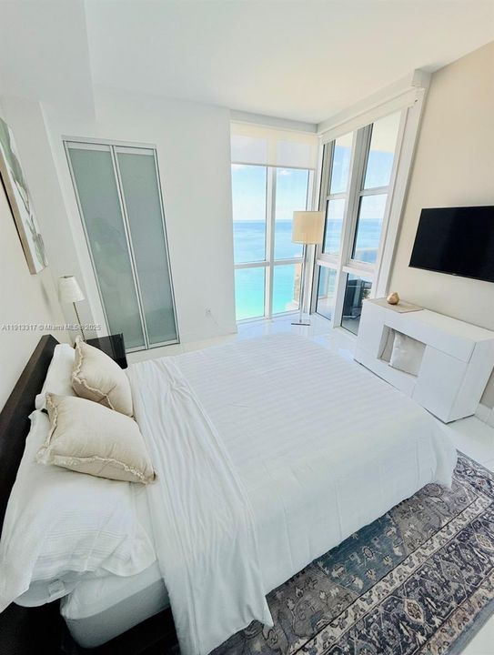 合同活跃: $8,000 (2 贝兹, 2 浴室, 1614 平方英尺)