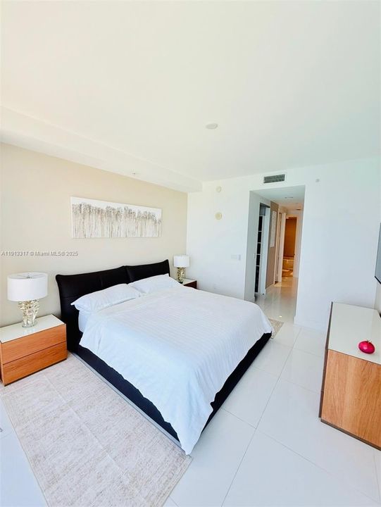 合同活跃: $8,000 (2 贝兹, 2 浴室, 1614 平方英尺)