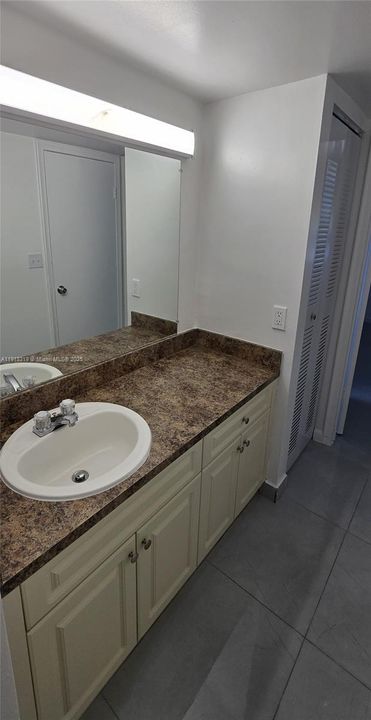 Active With Contract: $1,900 (2 beds, 1 baths, 223601 Square Feet)
