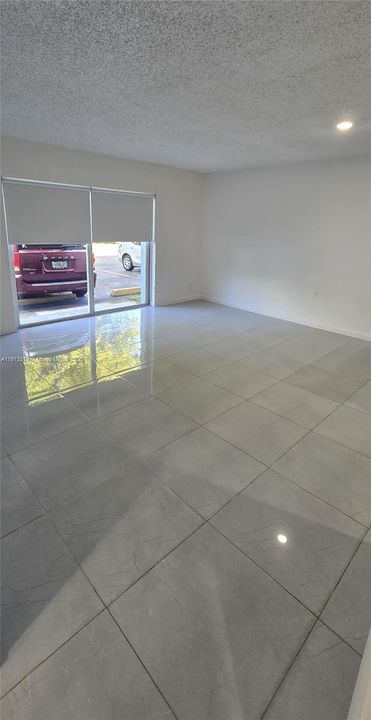 Active With Contract: $1,900 (2 beds, 1 baths, 223601 Square Feet)