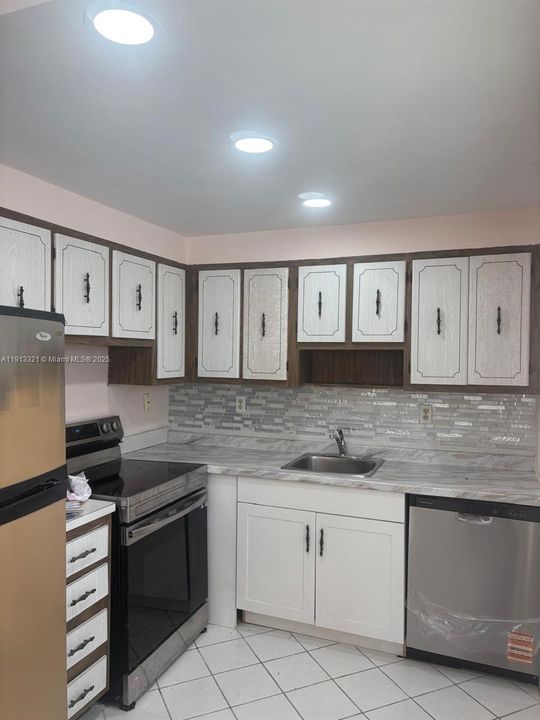 En Venta: $99,500 (2 camas, 2 baños, 902 Pies cuadrados)