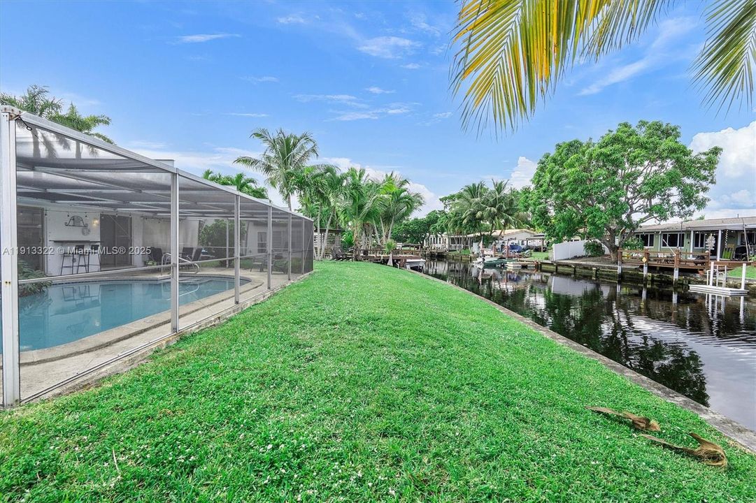 For Sale: $549,900 (2 beds, 1 baths, 959 Square Feet)