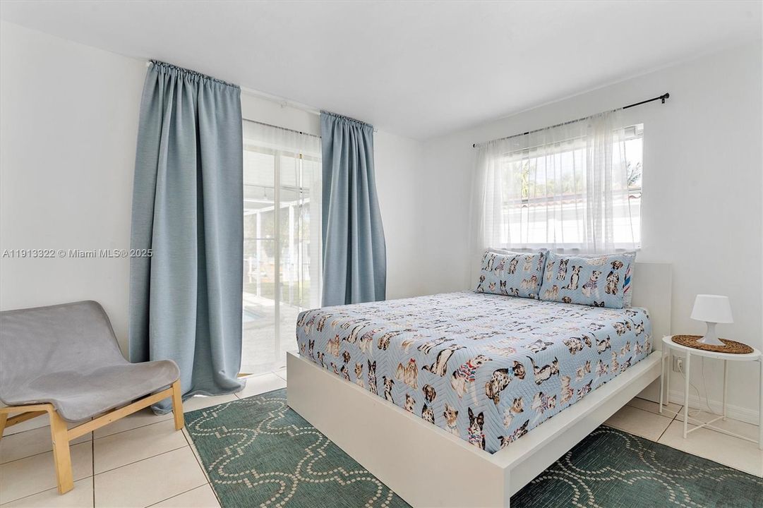 For Sale: $549,900 (2 beds, 1 baths, 959 Square Feet)