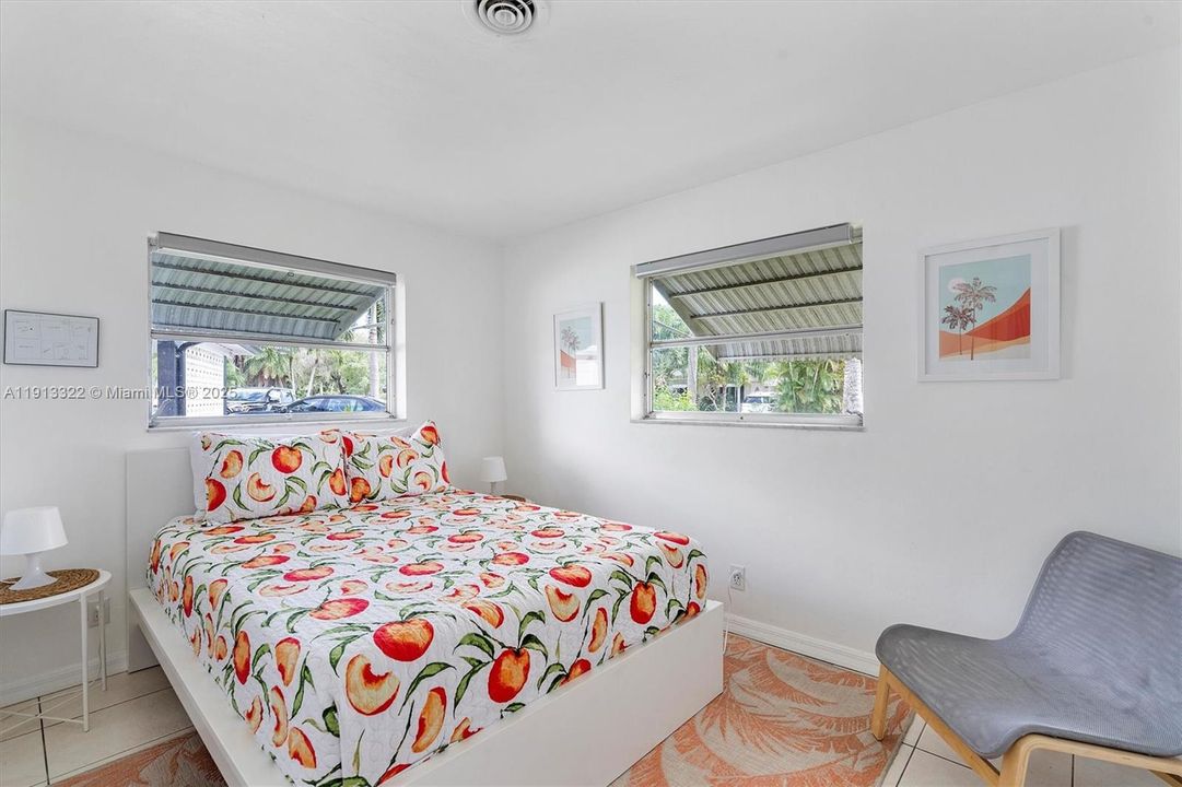 For Sale: $549,900 (2 beds, 1 baths, 959 Square Feet)