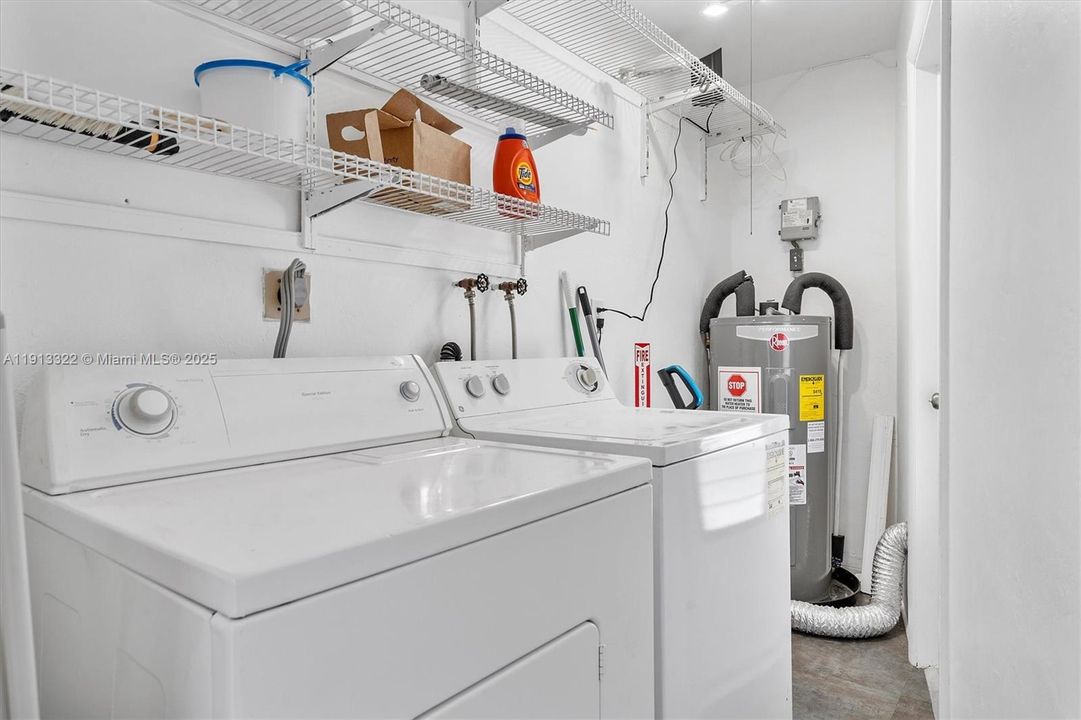 For Sale: $549,900 (2 beds, 1 baths, 959 Square Feet)