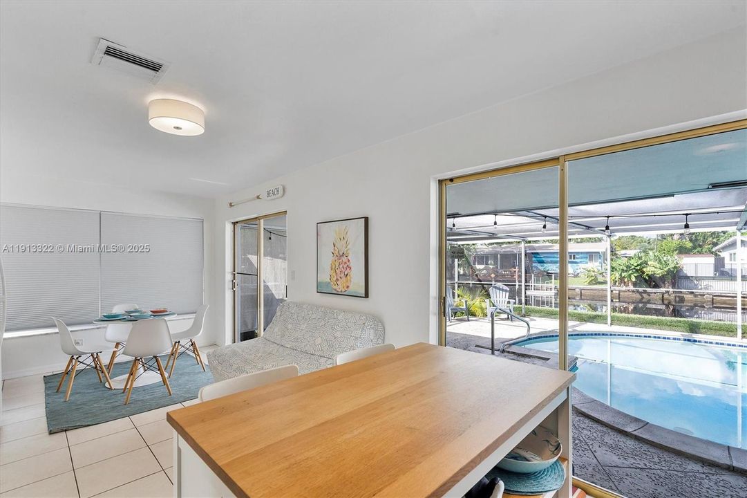 For Sale: $549,900 (2 beds, 1 baths, 959 Square Feet)